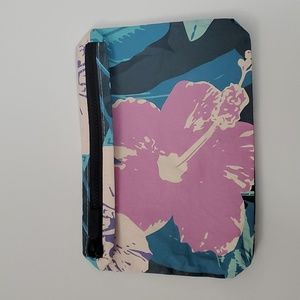 Small pouch in Pau Hana from Aloha Collection